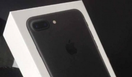 iPhone7亮黑版开箱图：苹果7包装改变不大